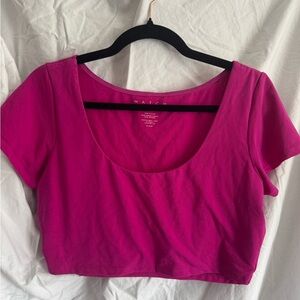Hatch Magenta Scoop-Neck Cropped Tee